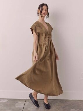 Amente Los Angeles Pin Tucked Midi Dress